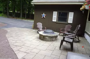 104 Hickory Ln, Greentown, PA 18426 - Photo 4