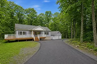 9 Avoy Pl, Lake Ariel, PA 18436 - Photo 2