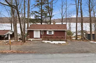 221 W Shore Dr, Hawley, PA 18428 - Photo 2