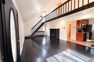 811 Hickory Ct, Lords Valley, PA 18428 - Photo 2
