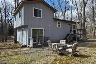805 Pastern Ct, Hawley, PA 18428 - Photo 4