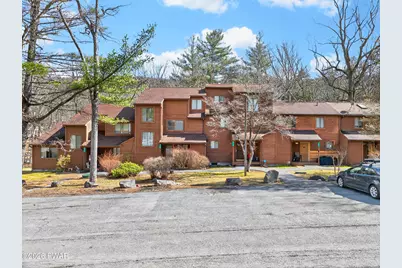 419 Tudor Court, Bushkill, PA 18324 - Photo 2