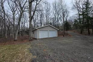 802 Clydesdale Ct, Lords Valley, PA 18428 - Photo 32