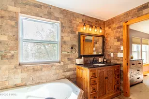 111 Woodcrest Dr, Hawley, PA 18428 - Photo 16