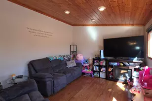 137 Gaskin Dr, Lords Valley, PA 18428 - Photo 10