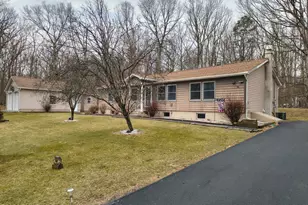 103 Forest Ct, Hawley, PA 18428 - Photo 1