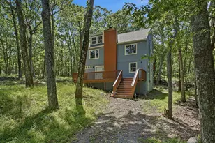 211 Geese Ct, Bushkill, PA 18324 - Photo 1