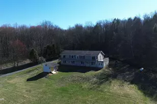 523B Creek Dr, Prompton, PA 18456 - Photo 4