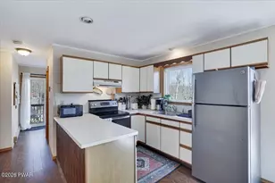 109 Essex Ct, Bushkill, PA 18302 - Photo 10