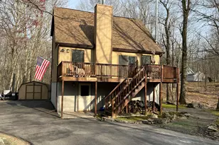 108 Crestview Ct, Hawley, PA 18428 - Photo 2