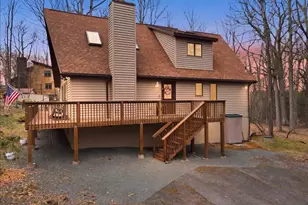 219 Indian Dr, Greentown, PA 18426 - Photo 4