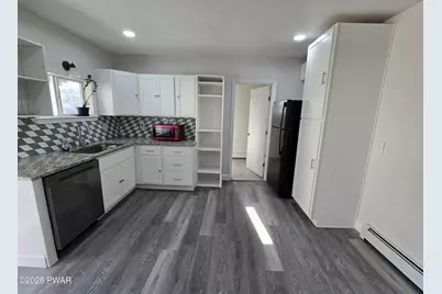 37 Green Street, Carbondale, PA 18407 - Photo 2
