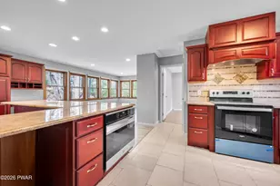1093 Lancaster Dr, Bushkill, PA 18324 - Photo 18