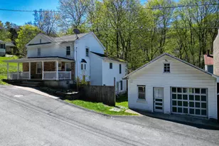 408 Chestnut Ave, Hawley, PA 18428 - Photo 2