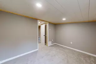 161 Ledgeway Dr, Dingmans Ferry, PA 18328 - Photo 14