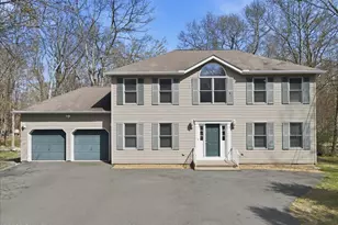 129 Hillcrest Dr, Hawley, PA 18428 - Photo 1
