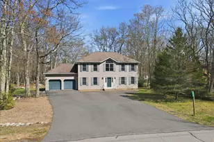 129 Hillcrest Dr, Hawley, PA 18428 - Photo 2