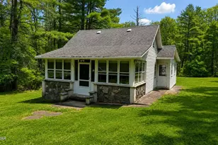 138 Neil Thompson Rd, Lackawaxen, PA 18435 - Photo 2