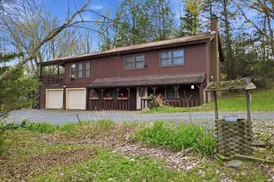 2374 Crest View Rd, Lake Ariel, PA 18436 - Photo 2