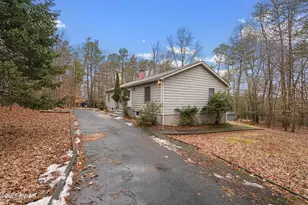 107 Pleasant Ln, Milford, PA 18337 - Photo 4
