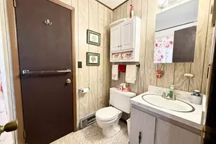 825 N Hillview Pl, Hawley, PA 18428 - Photo 18