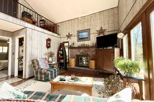 825 N Hillview Pl, Hawley, PA 18428 - Photo 8
