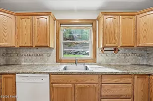 200 Laurel Ln, Greentown, PA 18426 - Photo 24