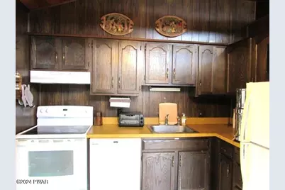 102 Surrey Lane, Lords Valley, PA 18428 - Photo 6
