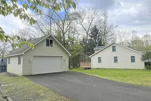 17 Sunny Point Rd, Lakeville, PA 18438 - Photo 2