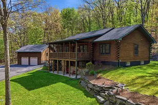 124 Waterview Dr, Hawley, PA 18428 - Photo 2
