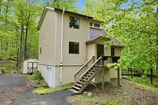 34 Split Rail Ln, Lake Ariel, PA 18436 - Photo 2