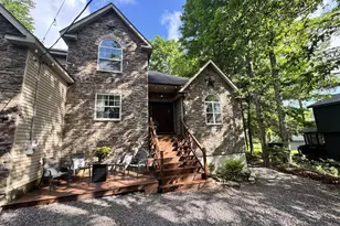 75 Parkwood Dr, Lake Ariel, PA 18436 - Photo 2