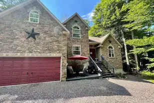 75 Parkwood Dr, Lake Ariel, PA 18436 - Photo 2