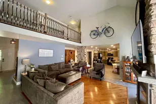 75 Parkwood Dr, Lake Ariel, PA 18436 - Photo 2