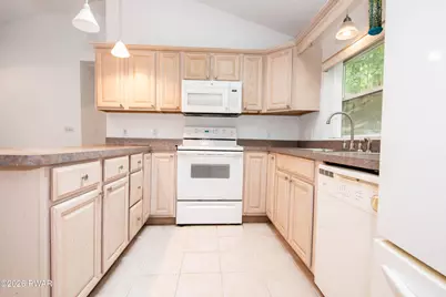 240 W Shore Drive, Hawley, PA 18428 - Photo 20