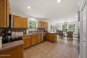 148 Mallard Path, Bushkill, PA 18324 - Photo 2