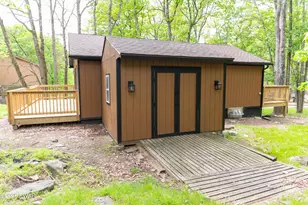 124 Fawn Lake Dr, Hawley, PA 18428 - Photo 4