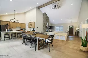 805 Visalia Ct, Lords Valley, PA 18428 - Photo 8