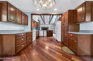 105 Stafford Ct, Milford, PA 18337 - Photo 4