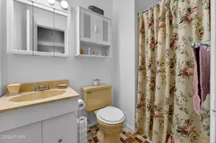 105 Cliff Dr, Hawley, PA 18428 - Photo 24