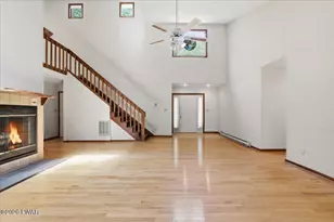 806 Lariat Ct, Hawley, PA 18428 - Photo 6