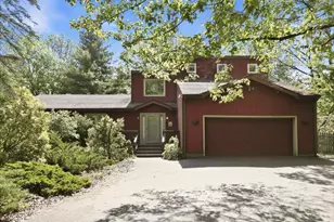 806 Lariat Ct, Hawley, PA 18428 - Photo 2