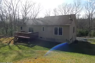 102 Crescent Lake Cove Ct, Milford, PA 18337 - Photo 4