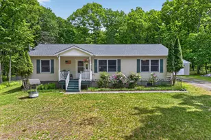 109 Red Rock Cir, Hawley, PA 18428 - Photo 2