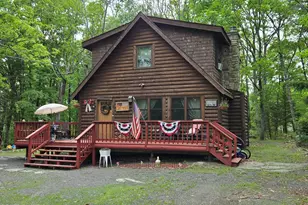 804 Fetlock Ct, Lords Valley, PA 18428 - Photo 2