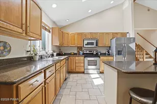 808 Woodland Ct, Lords Valley, PA 18428 - Photo 16
