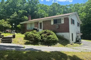 119 Puma Ct, Dingmans Ferry, PA 18328 - Photo 2