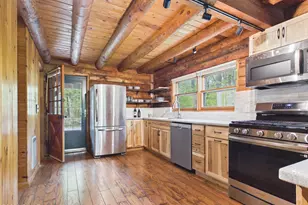 69 E Shore Dr, Hawley, PA 18428 - Photo 4
