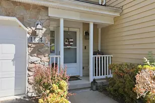 114 White Pines Dr, Greentown, PA 18426 - Photo 2