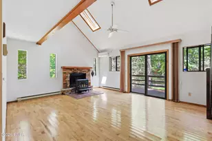 101 Hemlock Point Ct, Hawley, PA 18428 - Photo 8